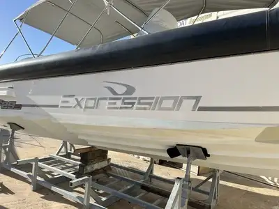 Marquage de bateau � Aubagne :  quand la visibilit� ne s�arr�te pas � la terre f