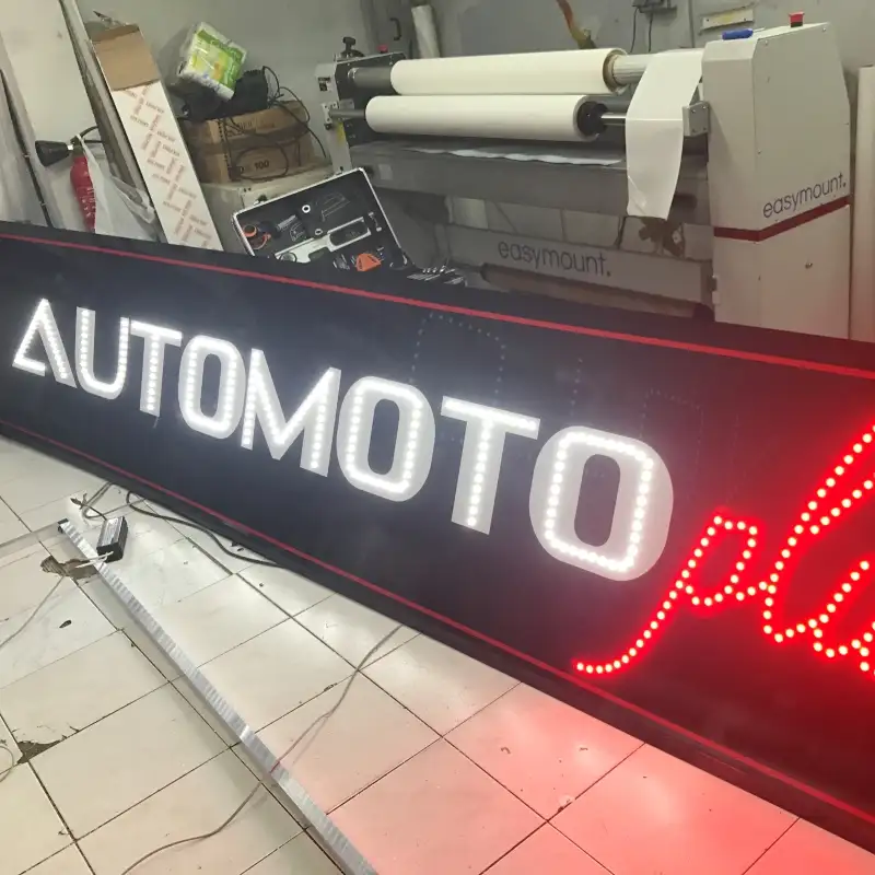 FlashPub : des enseignes lumineuses � Aubagne qui font briller votre image